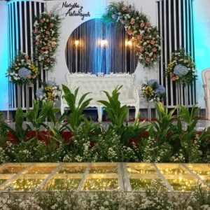 Pelaminan full dekor bunga pury tenda